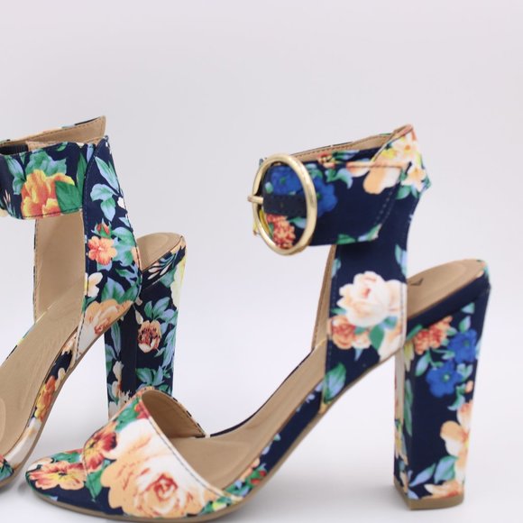 Apt. 9 Shoes - Women's Apt. 9 Adira Floral Chunky Heels / Sandals Size: 6